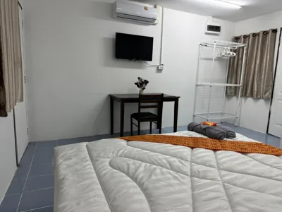 豪华大床开间 — Riverside Hostel Phuket