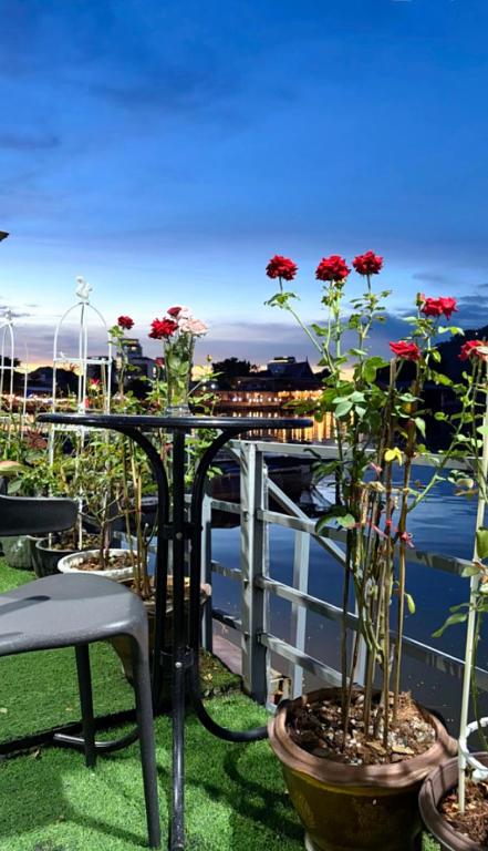 Riverside Hostel Phuket – Phuket